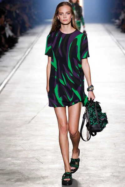 Look 16